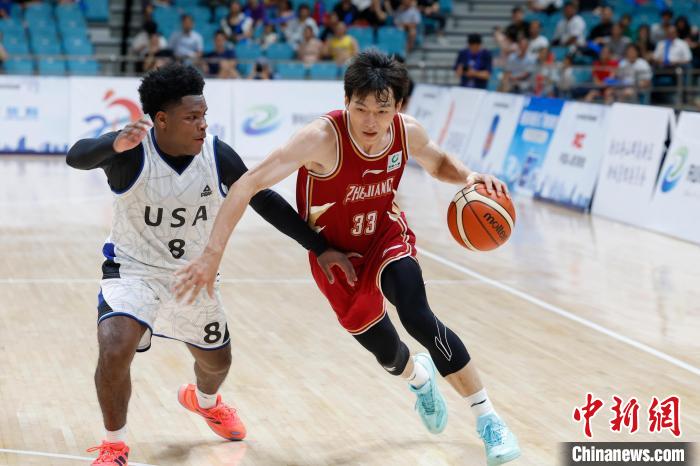 吴前、陆文博携手亮相中