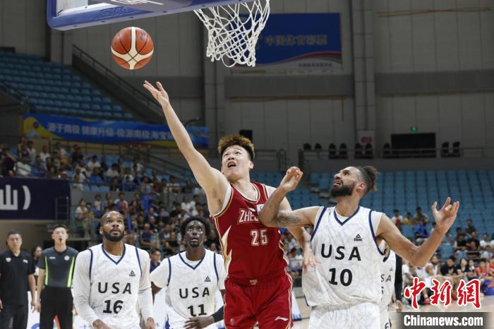 吴前、陆文博携手亮相中外职业男子篮球挑战赛