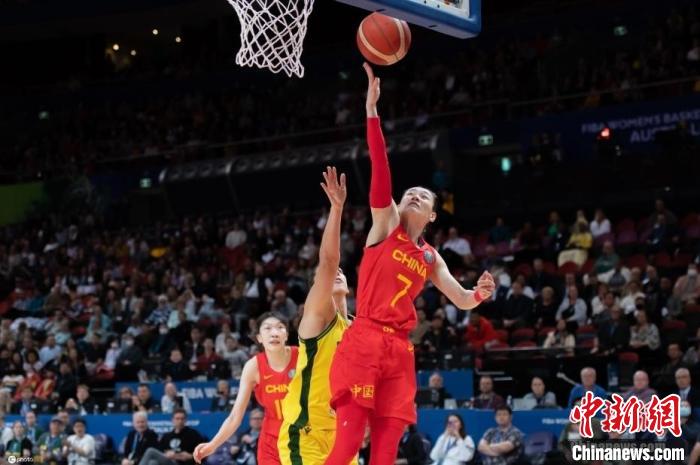 在澳大利亚悉尼举行的亚洲杯首战，中国女篮以