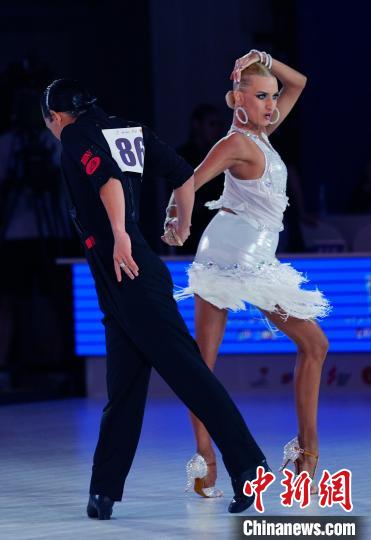 成都世界体育舞蹈大赛拉丁舞世界杯决赛落幕 中