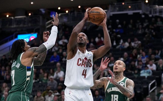 哈登高效27+5+5助骑士力克雄鹿 历史第三登顶