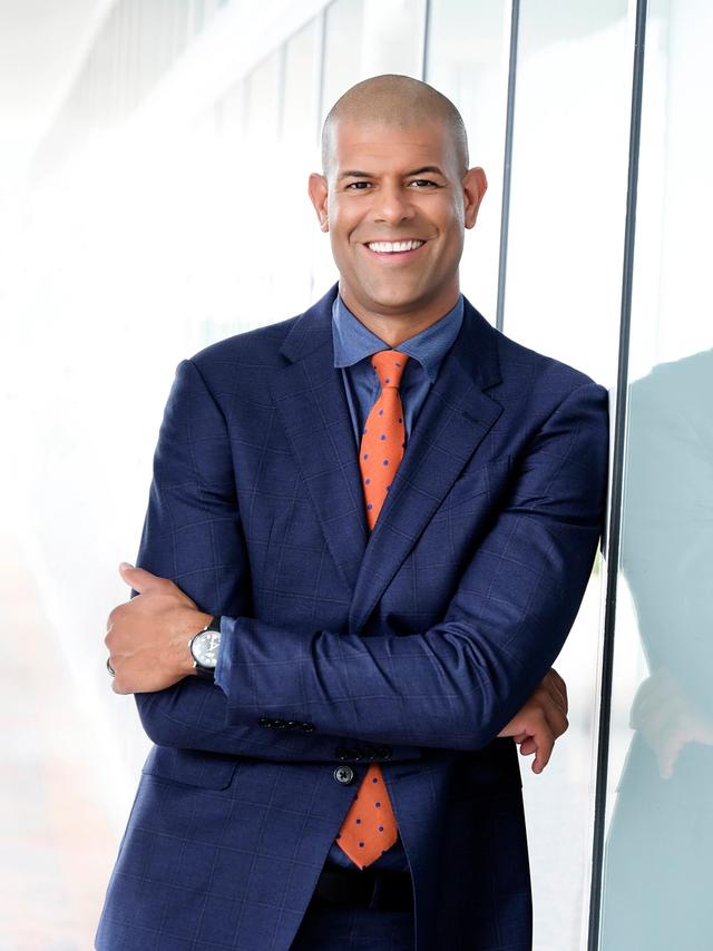 从蝙蝠侠到人生赢家：巴蒂尔的生涯与转型之路