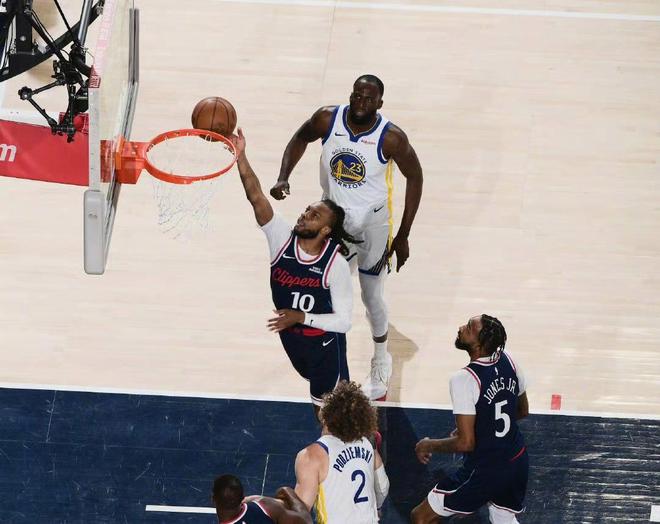 勇士126-121逆转淘汰快船晋级下一轮附加赛