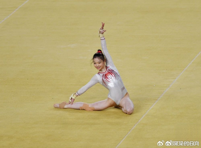 柯沁沁首秀体操世界杯揽1金1银 青年才女闪耀赛