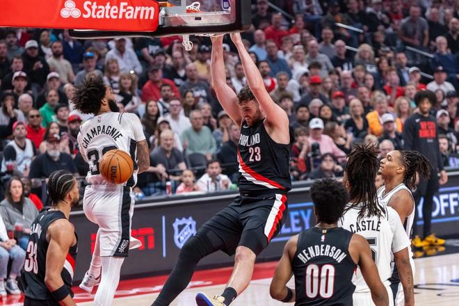 马刺19分逆转开拓者 文班亚马创NBA历史神迹
