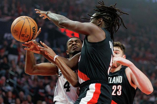 马刺19分逆转开拓者 文班亚马创NBA历史神迹
