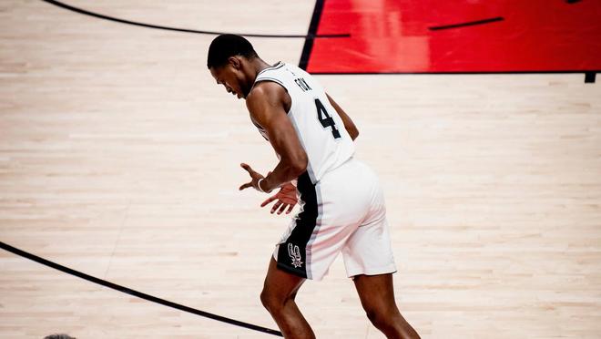 马刺19分逆转开拓者 文班亚马创NBA历史神迹